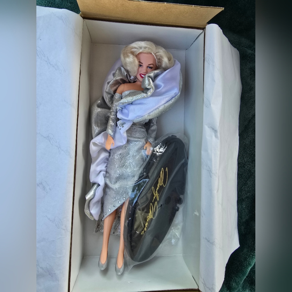 Vintage 1993 Marilyn Monroe Doll DSI NIB Diamonds Are A Girls Best Friend